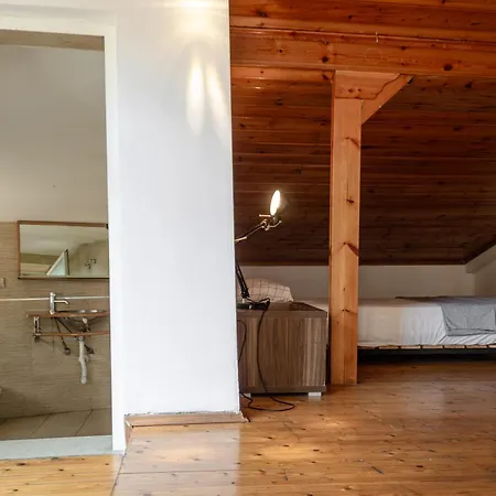 Buff Hostel Τίρανα