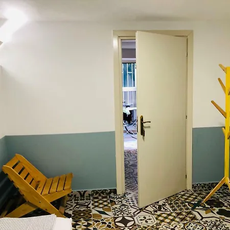 Hostel Buff Τίρανα